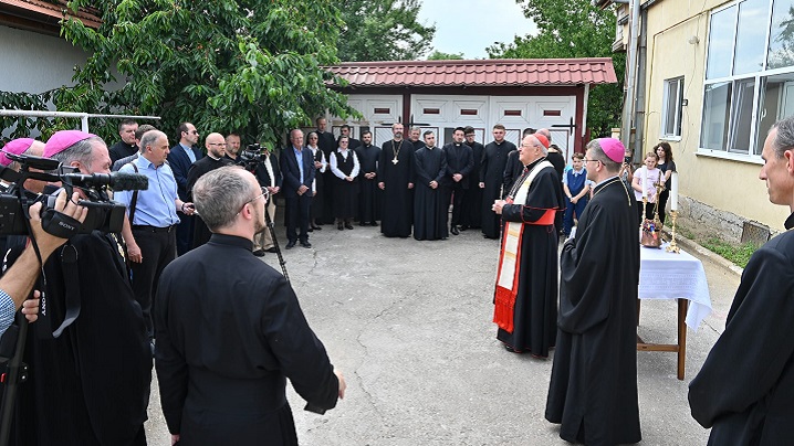 Cardinalul Leonardo Sandri a binecuvântat Centrul pentru refugiați „Casa Milostivirii - Papa Francisc”