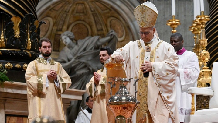 Leon XIV, Liturghia Crismei: Isus schimbă inima, vindecă, împacă, unește, iartă și învie