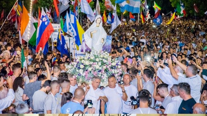 Papa, tinerilor reuniți la Medjugorje: Trăiți aceste zile ca pe un pelerinaj spiritual