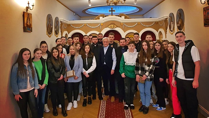 FOTO: Întâlnire cu tinerii în Parohia Greco-Catolică Română din Paris