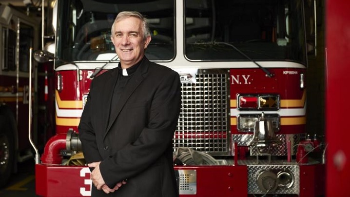 Tom Colucci, pompierul care a devenit preot