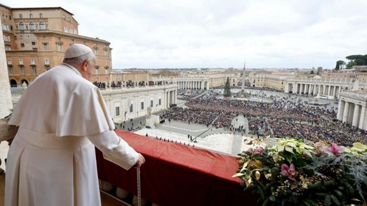 Urbi et Orbi. Papa Francisc: Fiul lui Dumnezeu a venit să ne spună că suntem făcuți pentru Cer