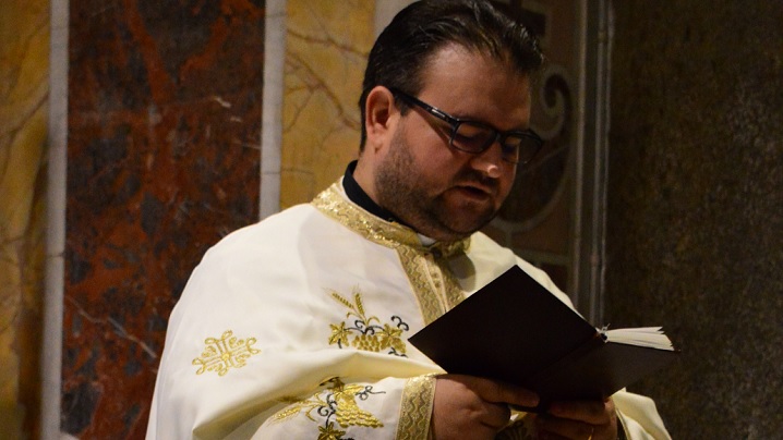 Ordinul "Preasfânta Treime" conferit unui preot din Roma