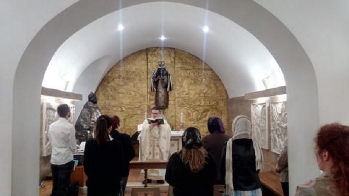 Sfânta Liturghie celebrată pentru români în Bazilica “San Pietro”