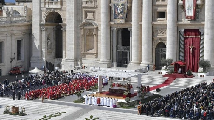 Dragi tineri, cu ajutorul exortației ”Christus vivit”, creșteți în credință și slujire!