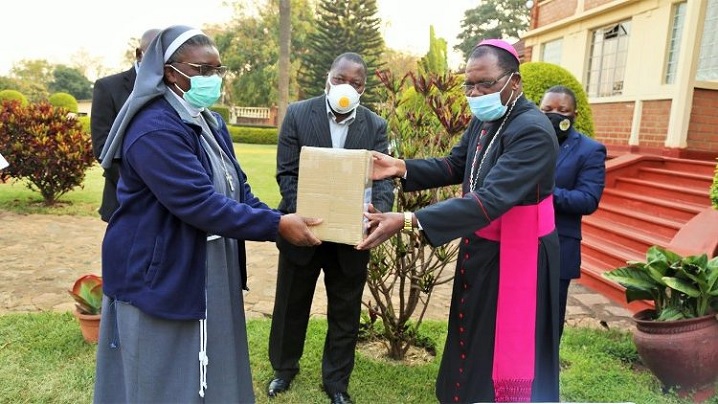 Papa donează ventilatoare pulmonare unui spital din Malawi