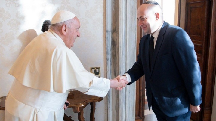 La papa Francisc, deputatul Silviu Vexler după declararea ”Anului Cardinal Iuliu Hossu”