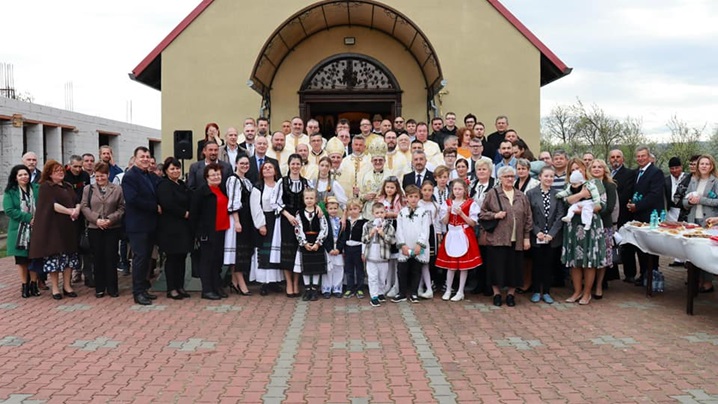 Sfințirea bisericii greco-catolice din Vințu de Jos, județul Alba