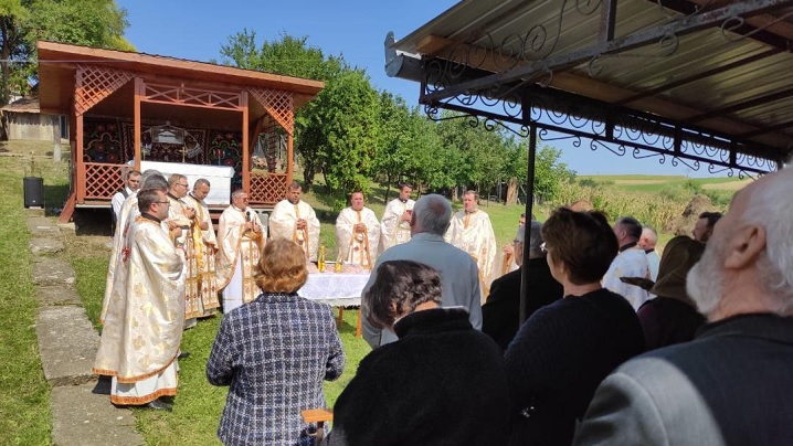 FOTO: Sărbătoarea hramului în parohia Visuia