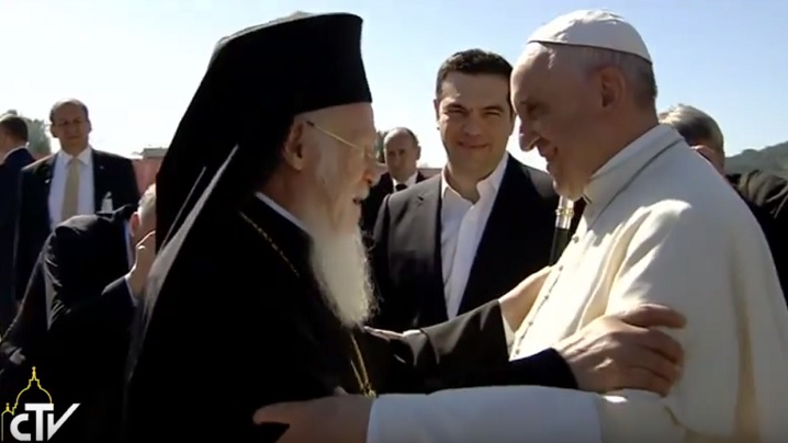 VIDEO. Vizita Papei Francisc și a Patriarhului Bartolomeu în taberele de refugiați de pe insula Lesbos