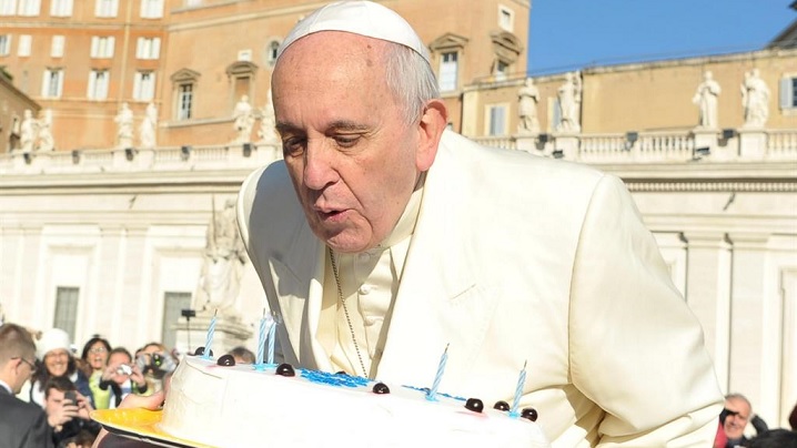 Cei 80 de ani ai Papei: adresele de e-mail pentru a-l putea felicita