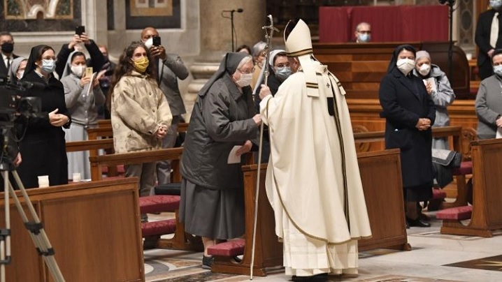 Răbdarea lui Simeon oglindă a răbdării lui Dumnezeu: papa Francisc în Ziua Vieţii Consacrate